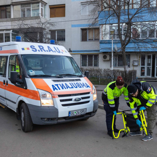 Ambulanta socială din Galați oferă transport gratuit pentru persoanele vulnerabile