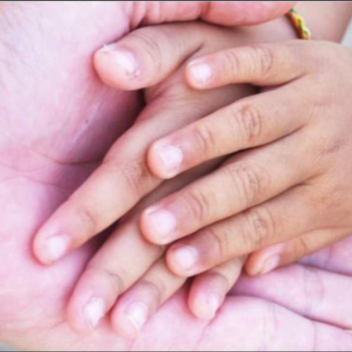 Mamă cu șapte copii din Botoșani cere ajutor pentru îngrijirea familiei sale