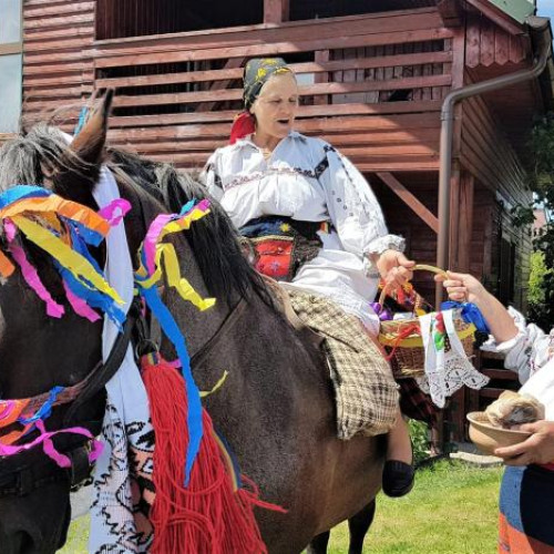 Invitatiile la nunta, o traditie in satele din judetul Cluj