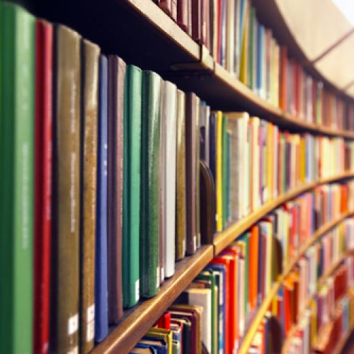 O bibliotecară din Cluj oferă citiri gratuite pentru persoanele nevoiașe