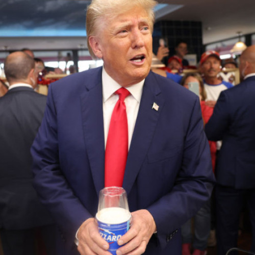 Donald Trump anunță revenirea paielor din plastic