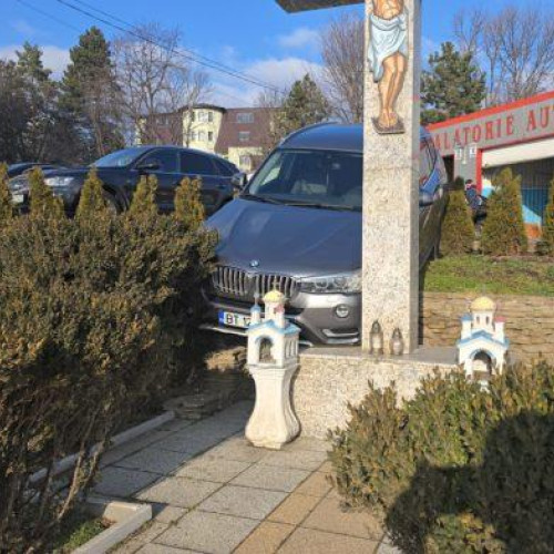 Accident bizar în parcarea unei spălătorii din municipiul Botoșani