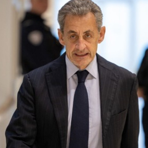 Fostul președinte Nicolas Sarkozy a fost echipat cu o brățară electronică de monitorizare