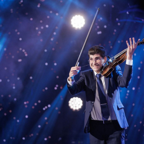 Tinerul violinist Sebastian Crafciuc a impresionat la "Românii au talent"