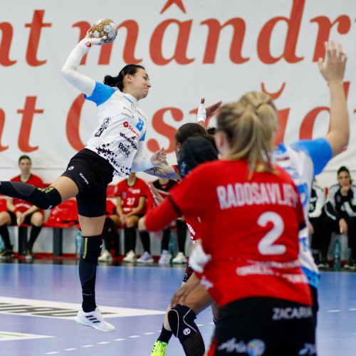 Întârzieri la plata salariilor pentru handbalistele CSM Măgura Cisnădie