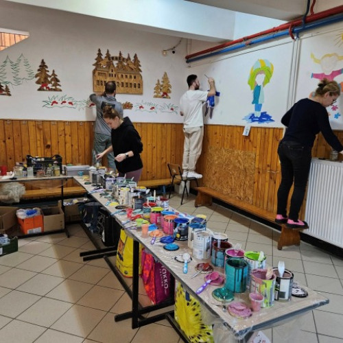 Peste 60 de voluntari au transformat Centrul Școlar pentru Educație Inclusivă Brădet-Săcele