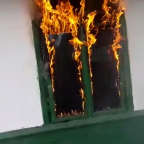 Incendii în localitățile Radeni, Vladeni și Dorohoi, case în pericol