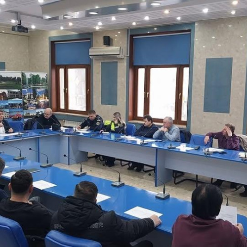 Primăria Roman îmbunătățește activitatea școlilor de șoferi prin dialog