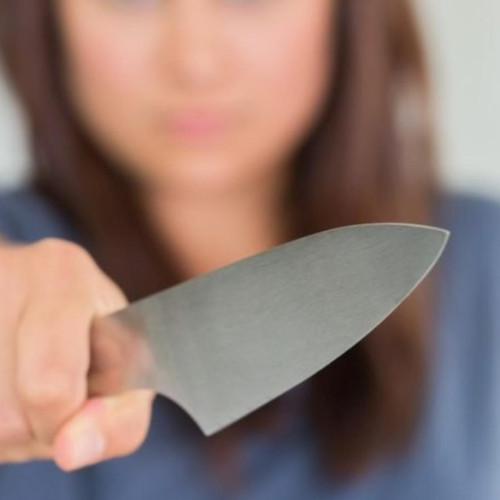 Două femei din Botoșani poartă brățări electronice după ce și-au agresat soții