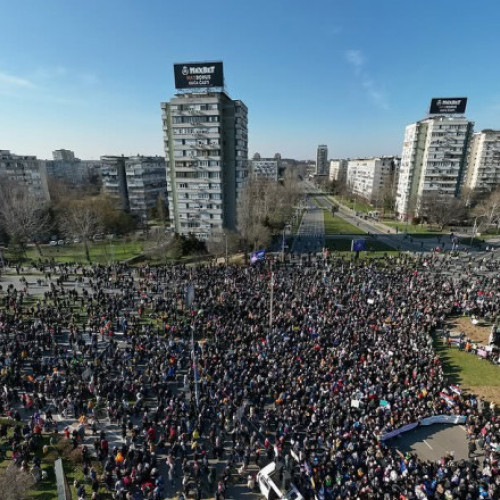 Studenții sârbi protestează împotriva corupției și blochează drumuri
