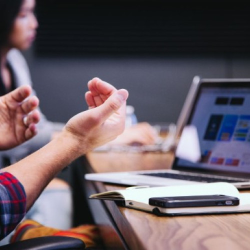 Zile libere plătite pentru angajații agresati, conform noilor reglementări