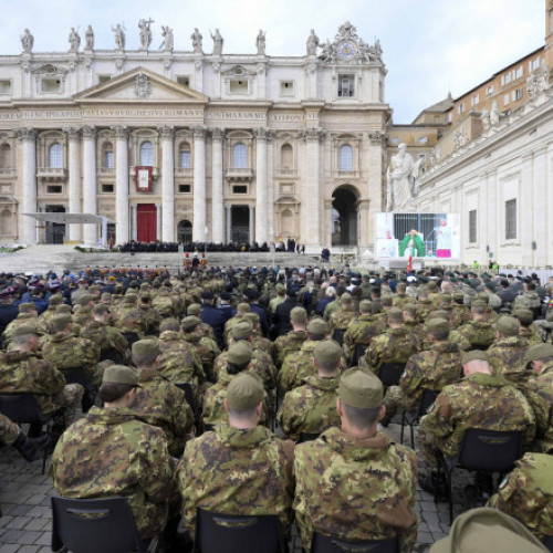 Papa Francisc: Forțele armate trebuie să acționeze în legitima apărare