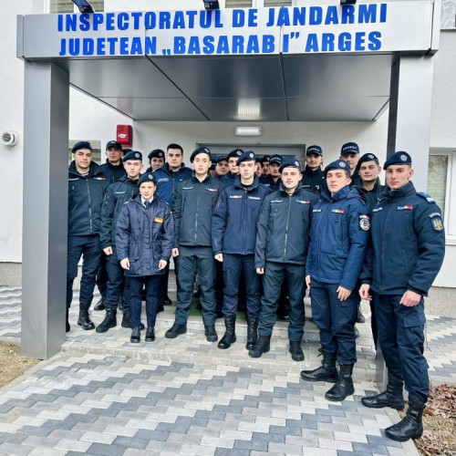 Tineri viitori jandarmi, stagiul de practică la Jandarmeria Argeș