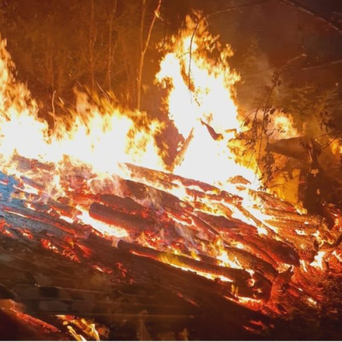 Incendiu în Dimacheni: o anexă distrusă de flăcări