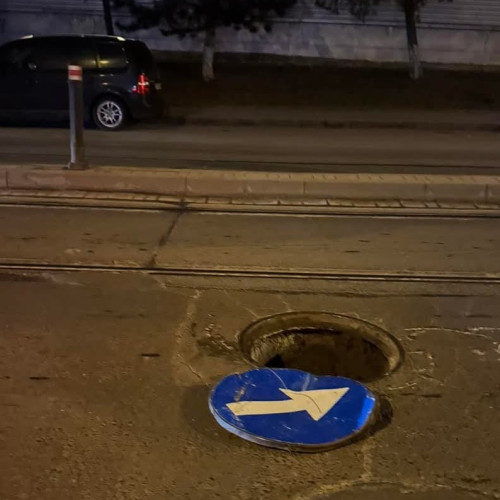 Gura de canal descoperită în Botoșani, un risc pentru șoferi