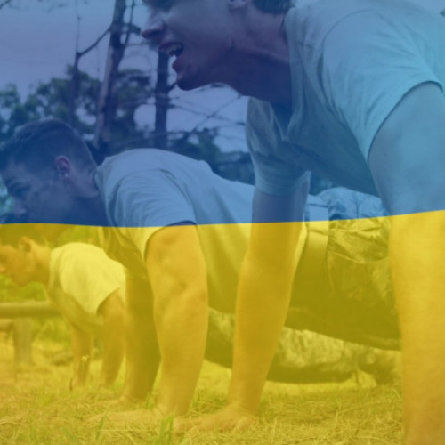 Ucraina oferă tinerilor contracte militare cu beneficii atractive