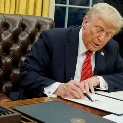 Donald Trump reintroduce taxe vamale de 25% la otel si aluminiu