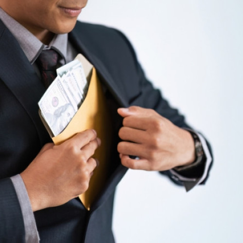 Donald Trump semnează un ordin executiv pentru suspendarea urmăririi penale a americanilor acuzați de mită