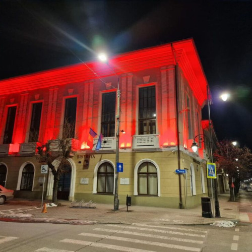 Clădirea Primăriei Bistrița se iluminează în roșu pentru a marca Ziua Europeană a Numărului de Urgență 112
