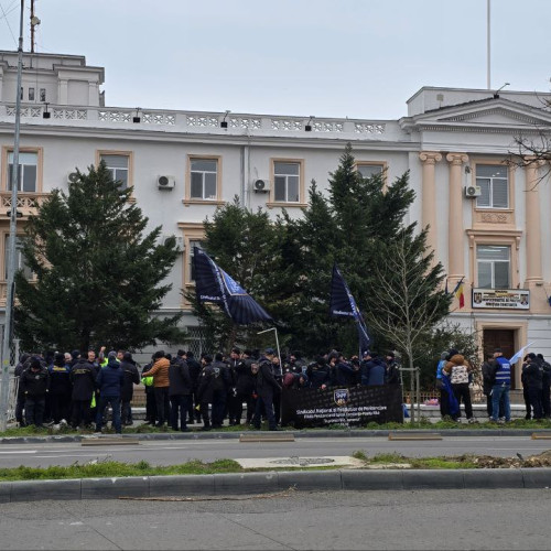 Polițiștii din Constanța protestează împotriva tăierilor salariale