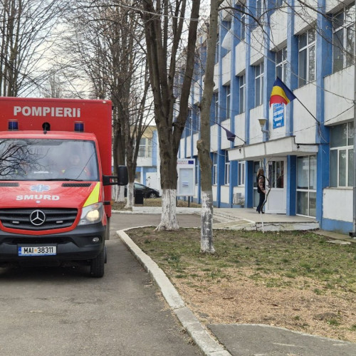 Incident la Liceul CFR din Constanța: 19 copii transportați la spital după utilizarea unui spray cu piper