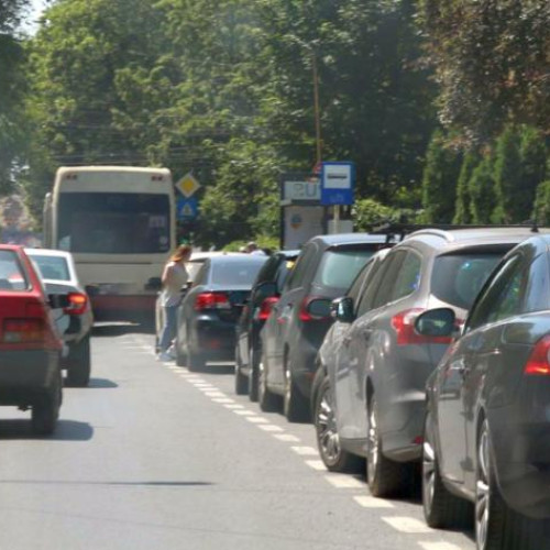 Parcarile ilegale transformă drumurile din Cluj în capcane pentru șoferi