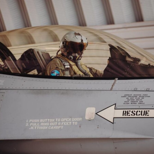 Zboruri de antrenament cu avioane F-16 deasupra României