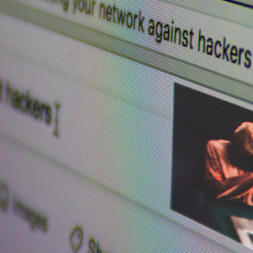 Grupuri de hackeri rusești atacă sistemele informatice ucrainene