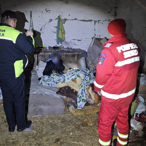 Pompierii și polițiștii din Botoșani au salvat șase oameni ai străzii din ger