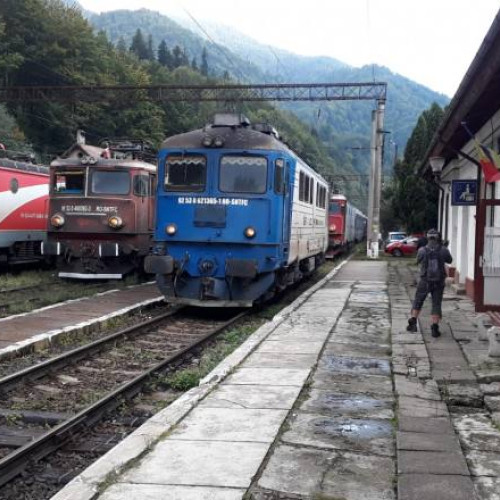 Deraieră locomotivă la gara Drăgănești-Olt, circulația feroviară blocată