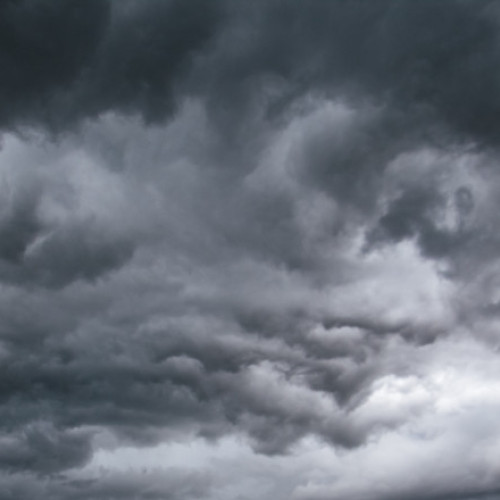 Furtuna puternică se abate asupra Californiei, amenințând cu inundații și alunecări de teren