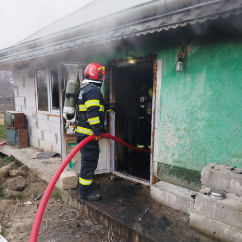 Incendiu devastator în Călărași: un bărbat a fost găsit decedat