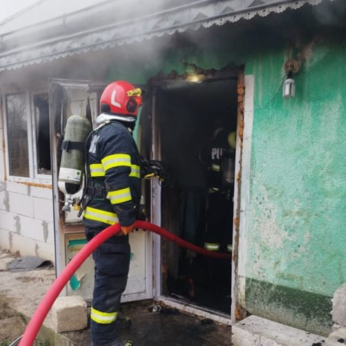 Incendiu devastator în Călărași: un bărbat a murit și două locuințe au fost aproape distruse