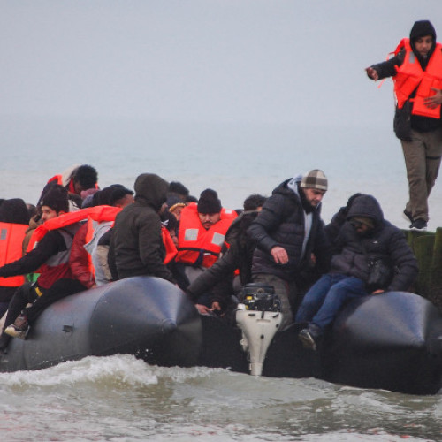 Guvernul britanic îngreunează obținerea cetățeniei pentru migranții care intră ilegal