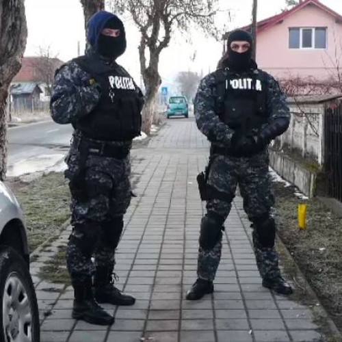 Polițiștii din Iași destructurează o rețea de escroci care folosea metoda "Accidentul"