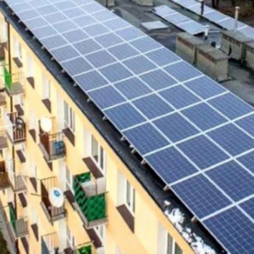 Locatarii blocurilor de locuințe ar putea folosi energie regenerabilă direct de la panourile fotovoltaice