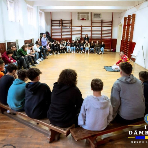 Activitate de formare în prim ajutor la Colegiul Economic Ion Ghica din Târgoviște