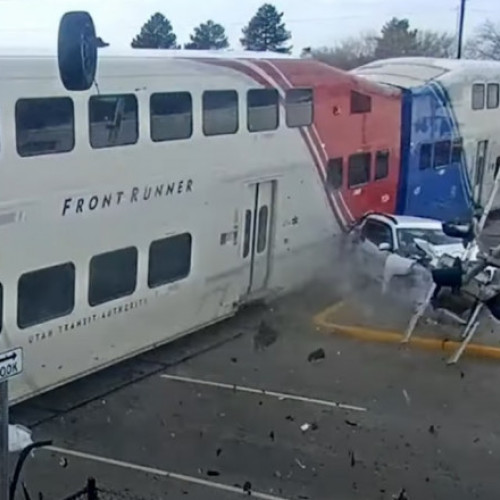 SUV distrus de tren în Layton, Utah