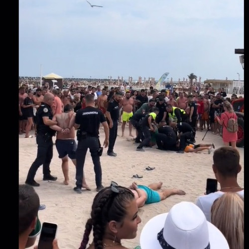 Bătaie pe faleza din Costinești de Sfânta Maria