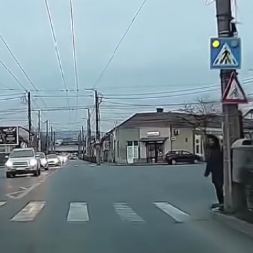 Incident grav în Cluj-Napoca: Un pieton aproape lovit de o mașină