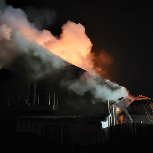 Incendiu devastator într-o casă din Adjudeni, județul Neamț