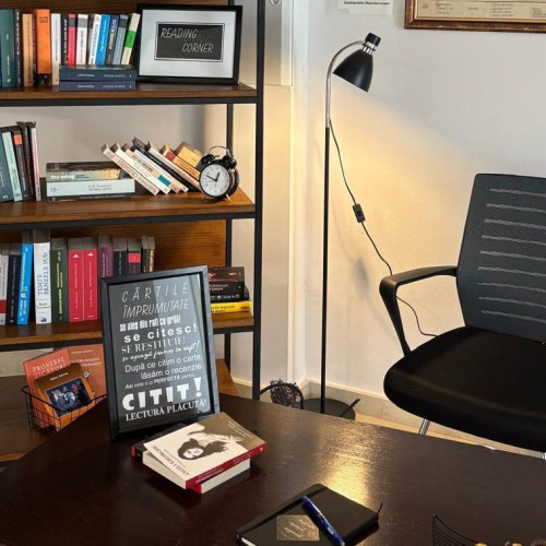 Colț de lectură amenajat la Consiliul Județean Alba