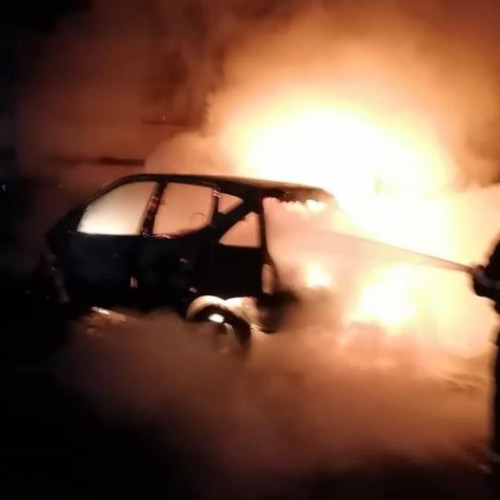 Incendiu devastator în Iclod: un autoturism parcă a fost mistuit de flăcări