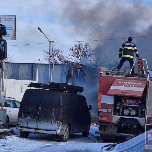 Incendiu devastator în Botoșani, la un atelier auto