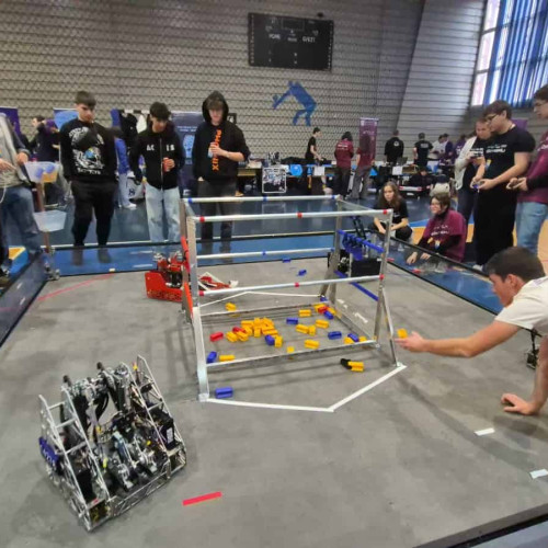 Liceeni din șase județe participă la concursul de robotică "The Xeo Scrimmage 2025" la Alba Iulia