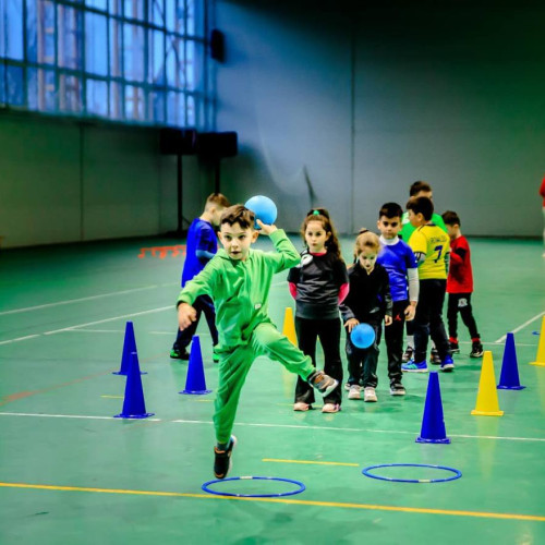 Administratia din Titu îndeamnă copiii să se implice în activități sportive