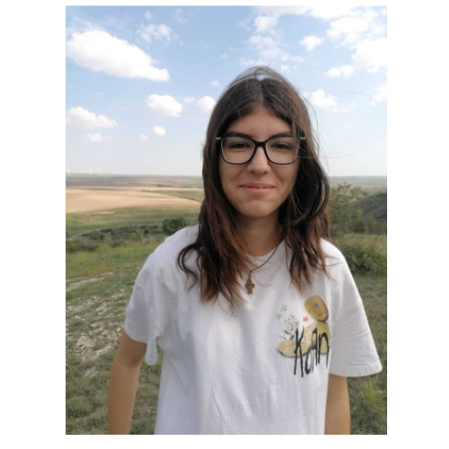 Ilinca Adriana, tânăra care luptă împotriva scoliozei severe, are nevoie de ajutor