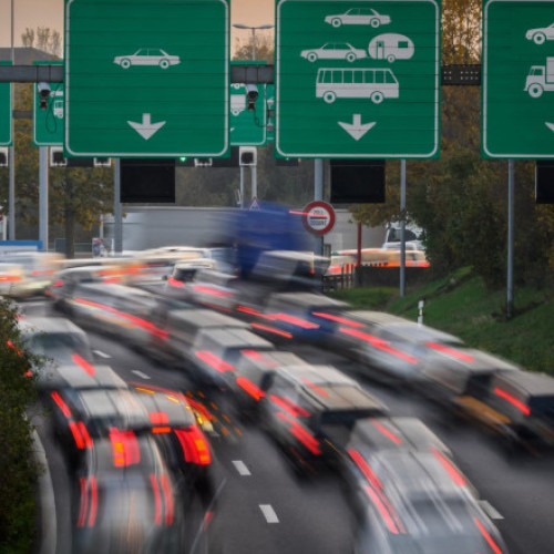 Vamile franceze descoperă dinti de dinozaur în timpul unui control pe autostrada A8