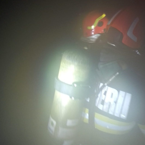 Incendiu devastator în localitatea Pasateni: un bărbat a rămas fără casă
