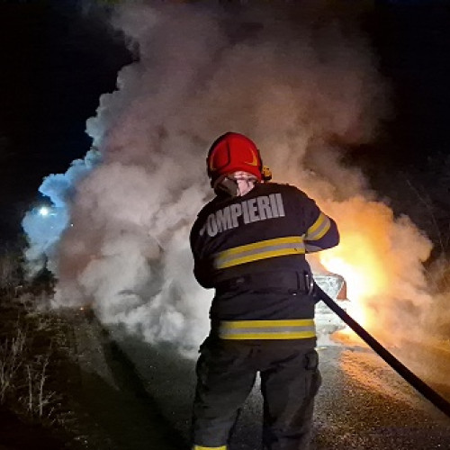 Incendiu la un autoturism pe DJ196A între Beltiug și Stana